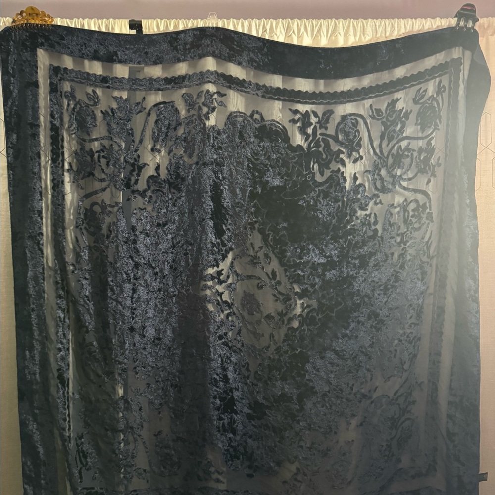 Bella D. Elegant Black and Gray Scarf
